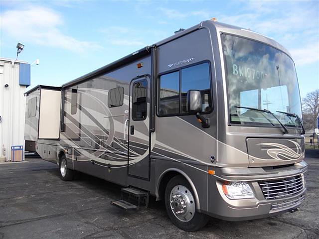 2015 Fleetwood Bounder Photo