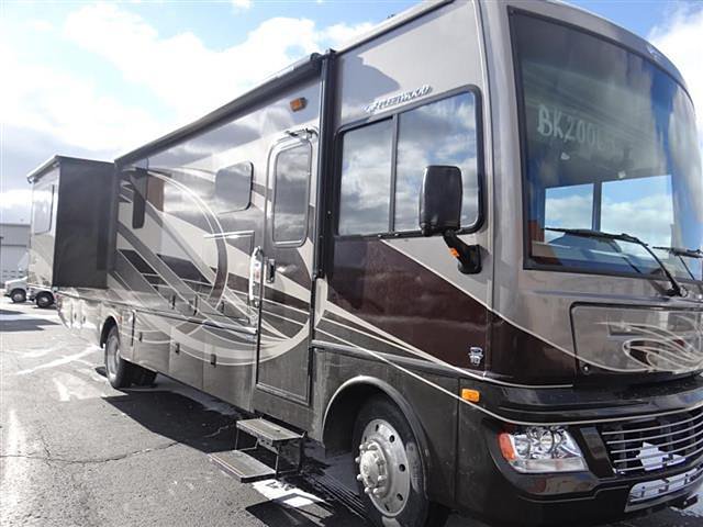2015 Fleetwood Bounder Photo