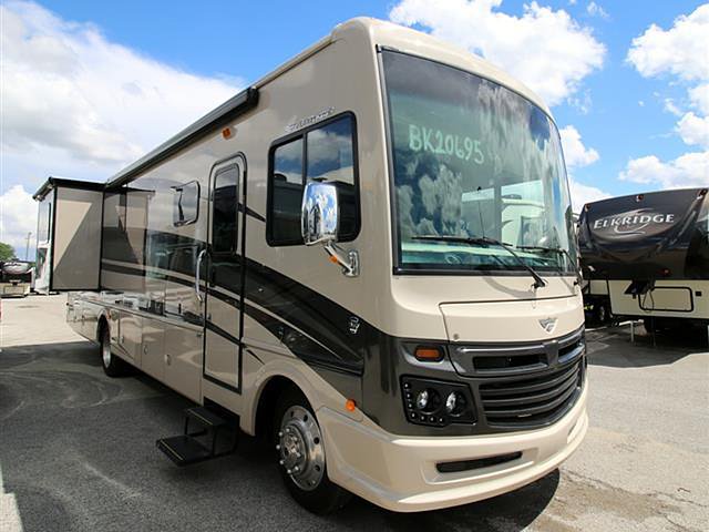 2016 Fleetwood Bounder Photo