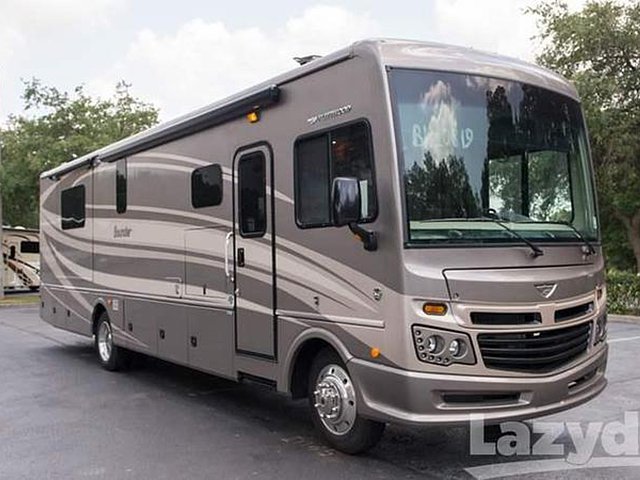 2016 Fleetwood Bounder Photo