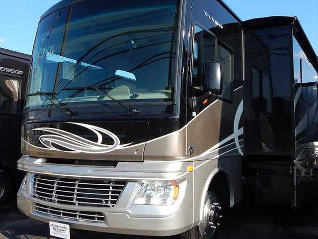 2015 Fleetwood Bounder Photo
