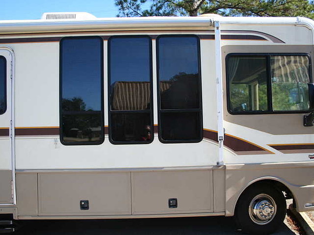 1998 Fleetwood Bounder Photo