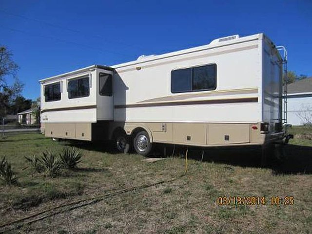 1999 Fleetwood Bounder Photo