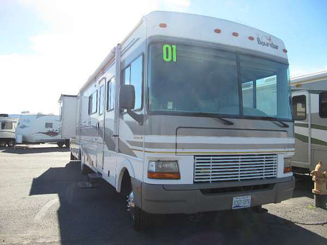 2001 Fleetwood Bounder Photo