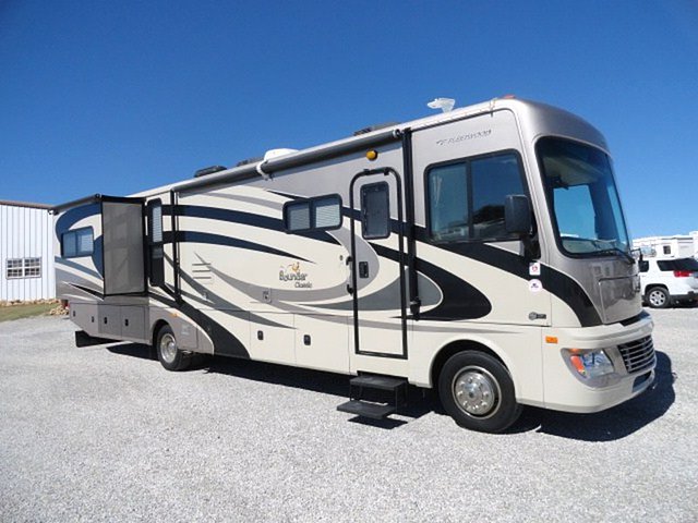 2011 Fleetwood Bounder Photo