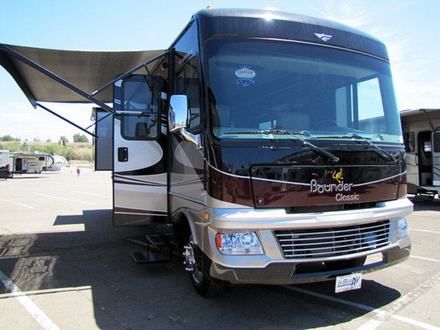 2014 Fleetwood Bounder Photo
