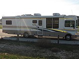 2002 Fleetwood Bounder Photo #5