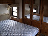 2005 Fleetwood Bounder Photo #15