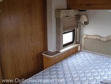 2005 Fleetwood Bounder Photo #16