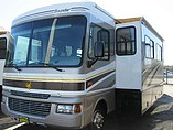 2005 Fleetwood Bounder Photo #2