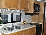 2005 Fleetwood Bounder Photo #8