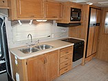 2005 Fleetwood Bounder Photo #9