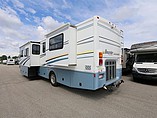 2004 Fleetwood Bounder Photo #9