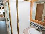 2004 Fleetwood Bounder Photo #24