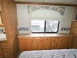2004 Fleetwood Bounder Photo #30