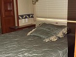2004 Fleetwood Bounder Photo #17