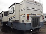 2004 Fleetwood Bounder Photo #21