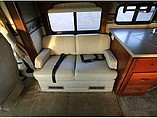 2005 Fleetwood Bounder Photo #9
