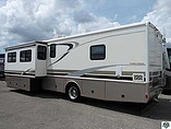 2002 Fleetwood Bounder Photo #5