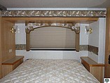 2002 Fleetwood Bounder Photo #18