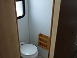 2002 Fleetwood Bounder Photo #24