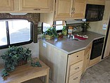 2005 Fleetwood Bounder Photo #10