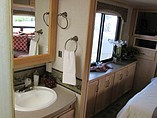 2005 Fleetwood Bounder Photo #13