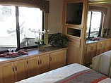 2005 Fleetwood Bounder Photo #16