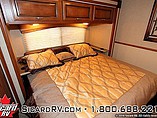 2015 Fleetwood Bounder Classic Photo #16