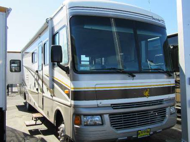 2005 Fleetwood Bounder Photo