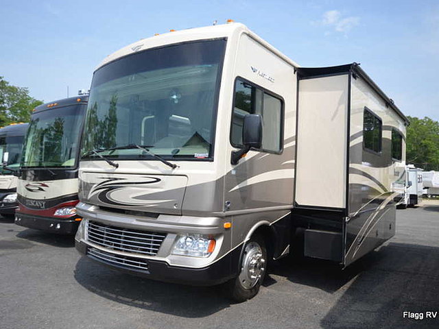 2008 Fleetwood Bounder Photo