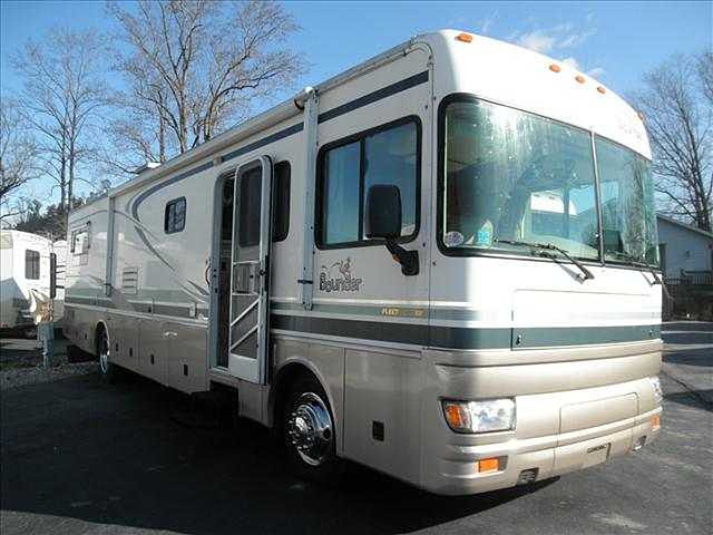 2002 Fleetwood Bounder Photo