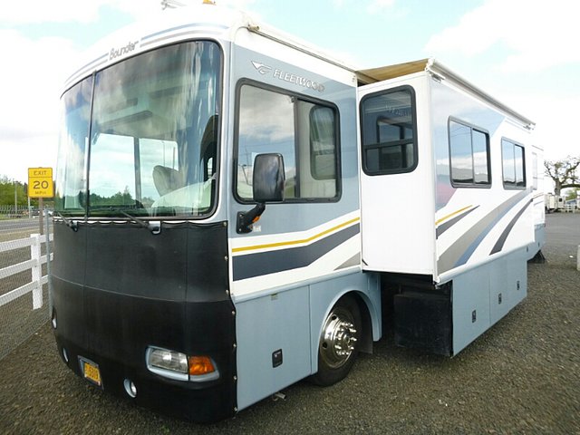 05 Fleetwood Bounder