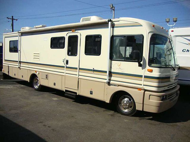 1995 Fleetwood Bounder Photo