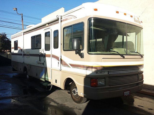 1998 Fleetwood Bounder Photo