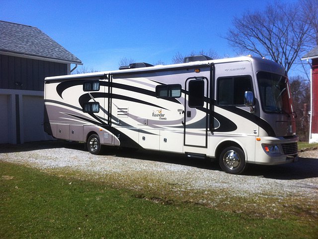 2011 Fleetwood Bounder Classic Photo