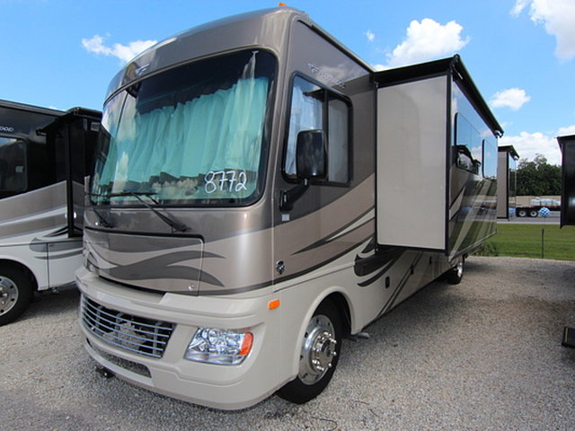 2015 Fleetwood Bounder Classic Photo