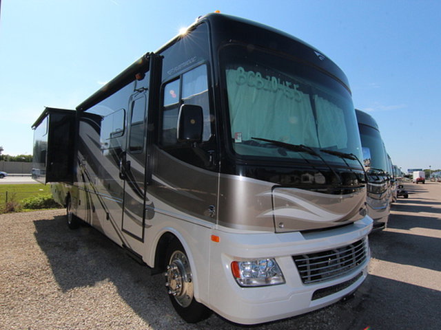 2015 Fleetwood Bounder Classic Photo