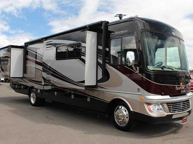 2014 Fleetwood Bounder Classic Photo