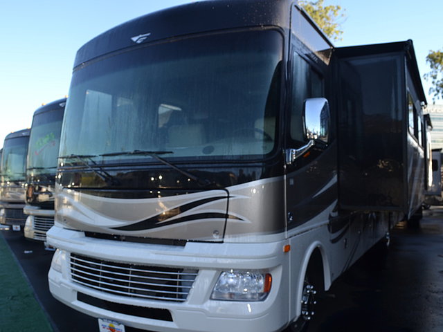 2015 Fleetwood Bounder Classic Photo