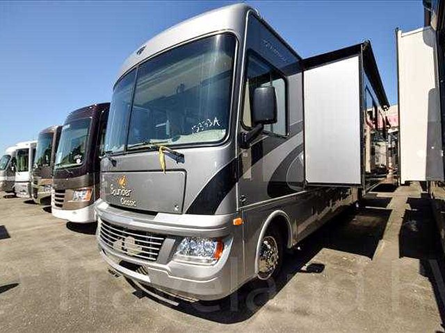 2011 Fleetwood Bounder Classic Photo