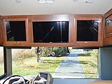 2014 Fleetwood Bounder Photo #8