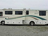 2000 Fleetwood Discovery Photo #2