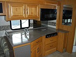 2005 Fleetwood Discovery Photo #10