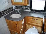 2005 Fleetwood Discovery Photo #12