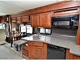 2007 Fleetwood Discovery Photo #9