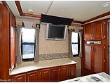 2007 Fleetwood Discovery Photo #12