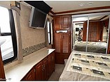 2007 Fleetwood Discovery Photo #14