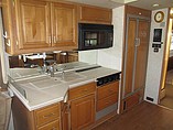 1998 Fleetwood Discovery Photo #12