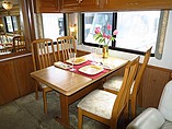 1999 Fleetwood Discovery Photo #13